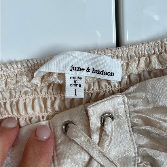 June & Hudson NWOT Cream Ruched Puff Criss Cross Closure Bohemian Blouse, Size L - Picture 2 of 12